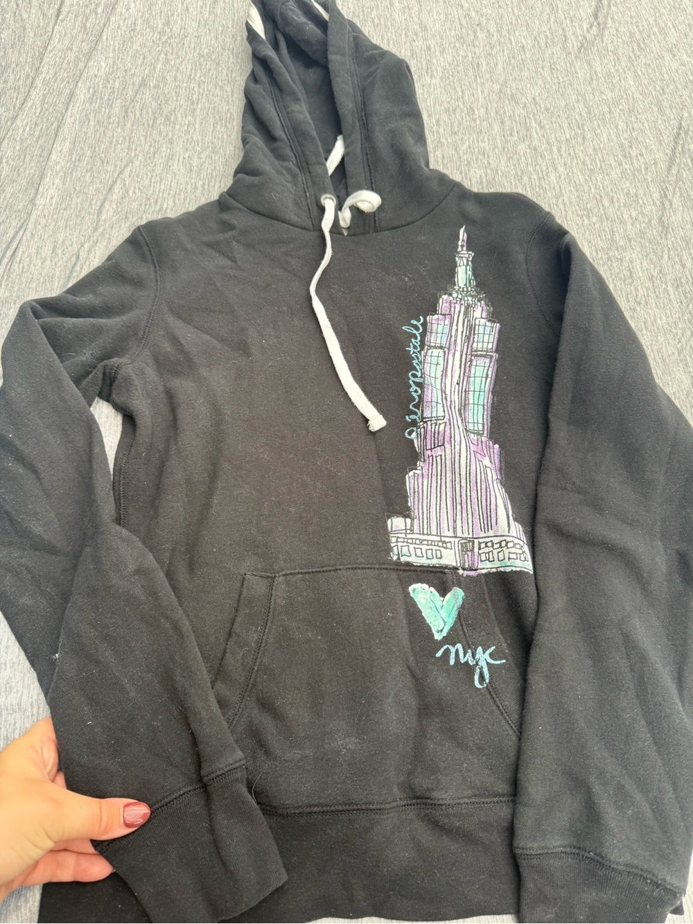 Aeropostale Black Crewneck Hoodie with NYC Skyline Graphic